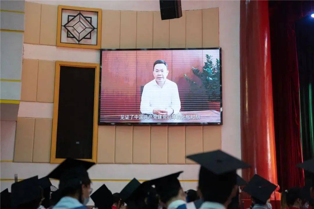 dafacasino网页版董事长庄重作为厦门大学校友代表在2022届毕业典礼上进行发言 